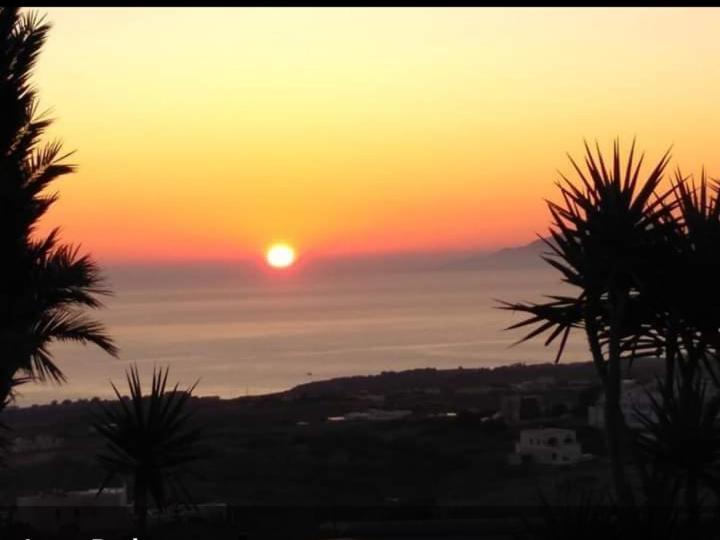 Pansion Zaharoula Hotel Fira  Exterior photo