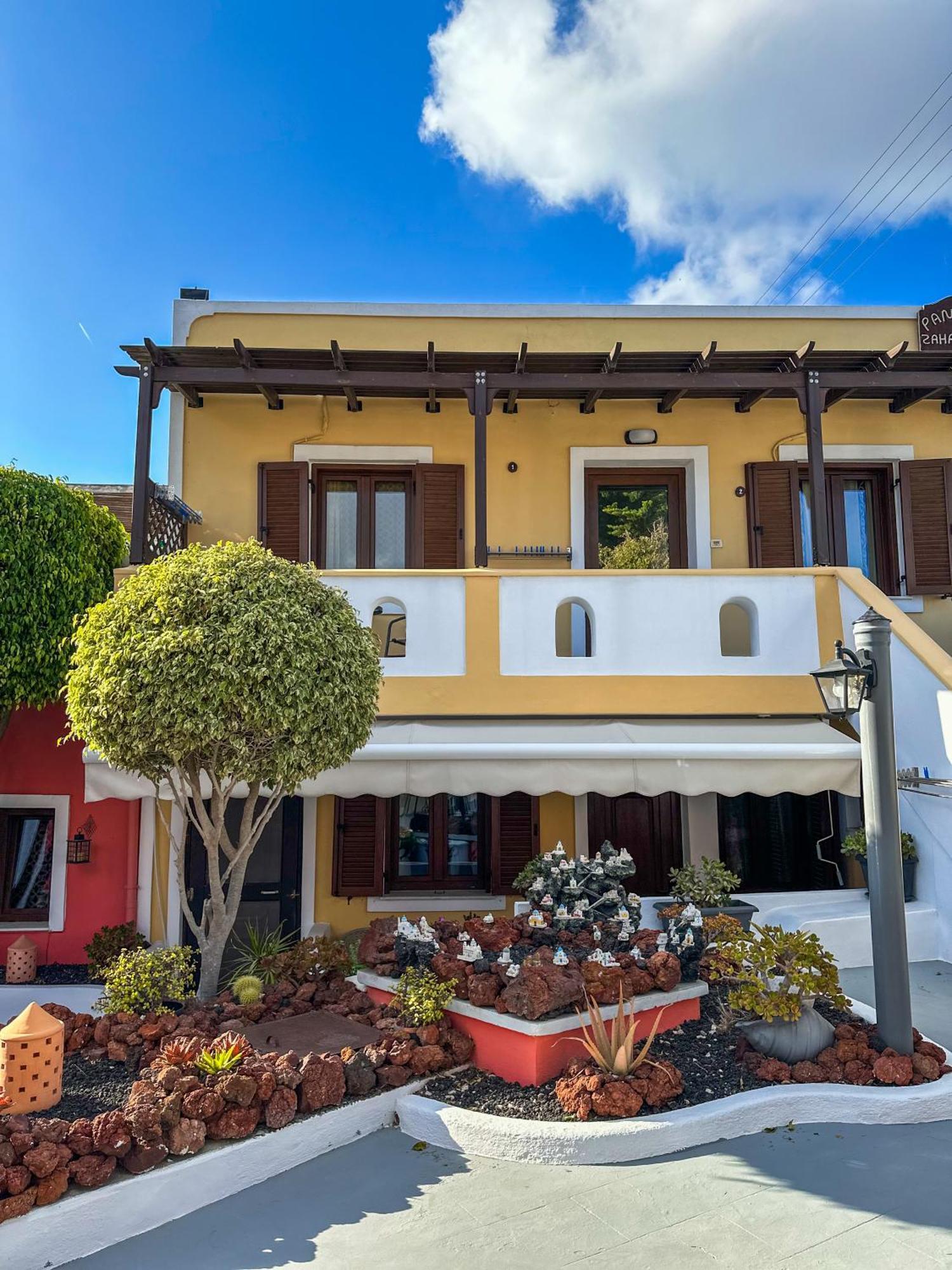 Pansion Zaharoula Hotel Fira  Exterior photo