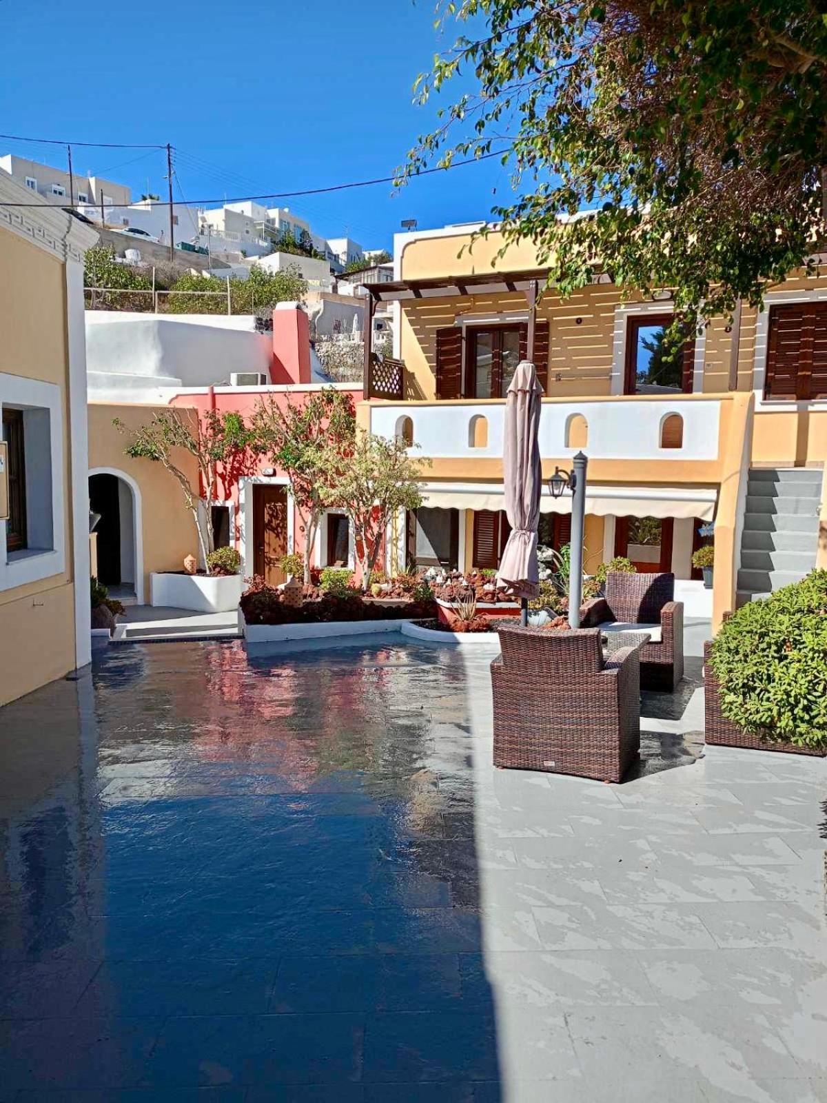 Pansion Zaharoula Hotel Fira  Exterior photo