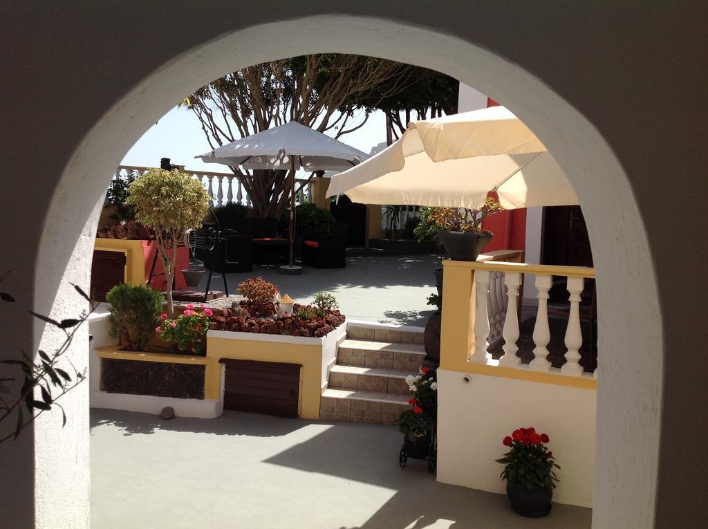 Pansion Zaharoula Hotel Fira  Exterior photo