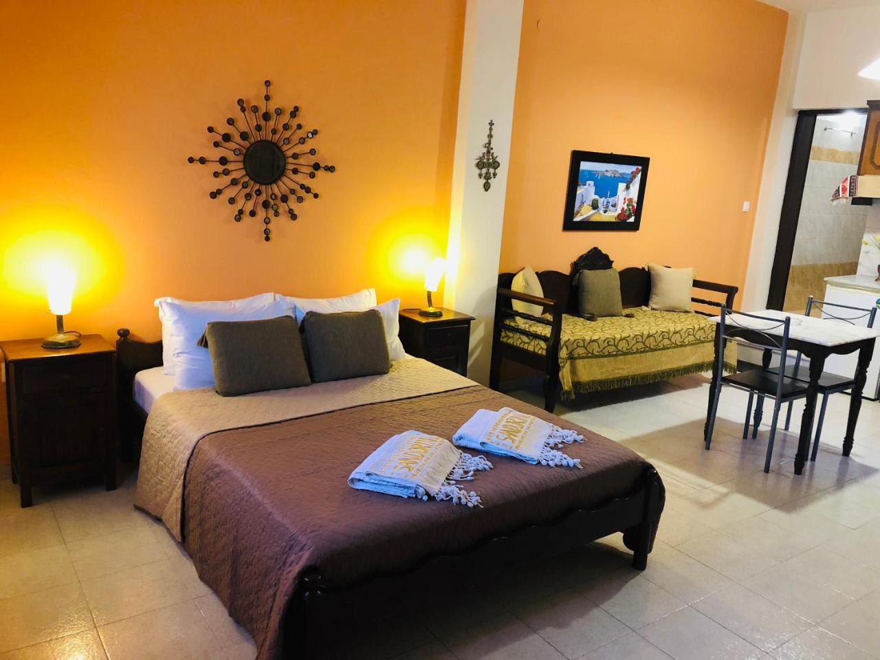 Pansion Zaharoula Hotel Fira  Exterior photo